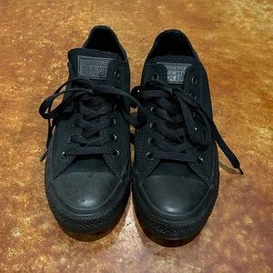 Converse women’s size 7 solid black